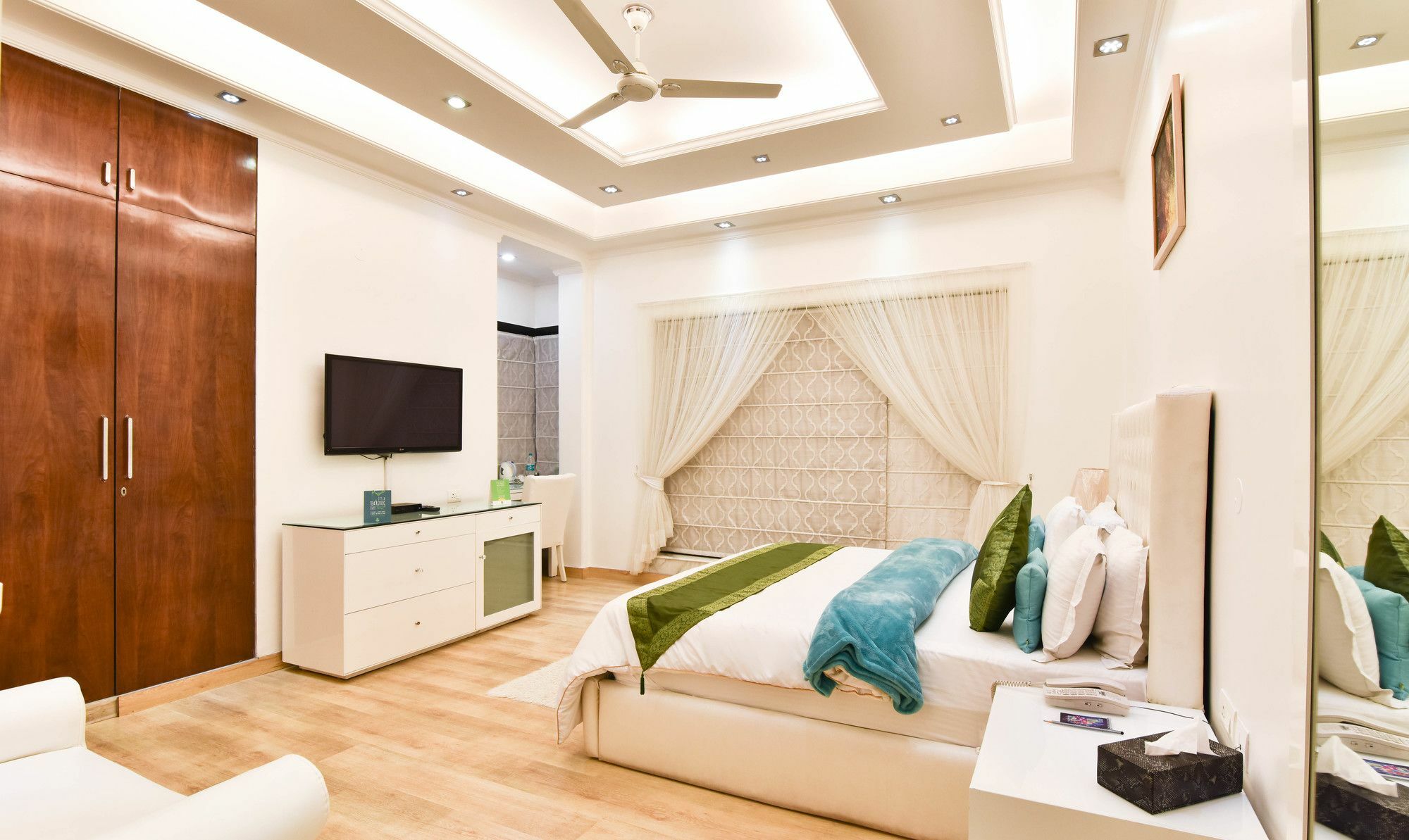 Hotel Treebo Trend The G8 Sector 39 Noida Exterior foto